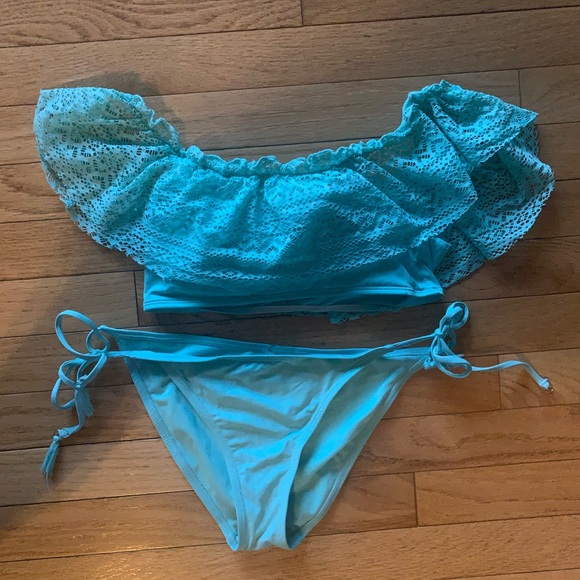 One bathing suit set and another pair of bottoms - Picture 5 of 9